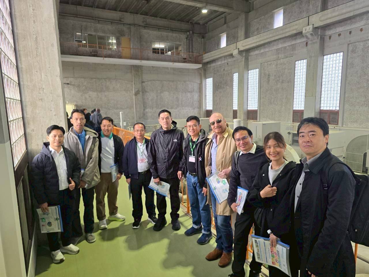 ผู้แทนกรมชลประทานภายใต้การดำเนินงานของคณะอนุกรรมการด้านน้ำและระบบนิเวศในนาข้าว ประเทศไทย (INWEPF-Thailand) ร่วมดูงาน สถานีสูบน้ำฮิโนะกาวะ ณ เมืองชิงะ ประเทศญี่ปุ่น