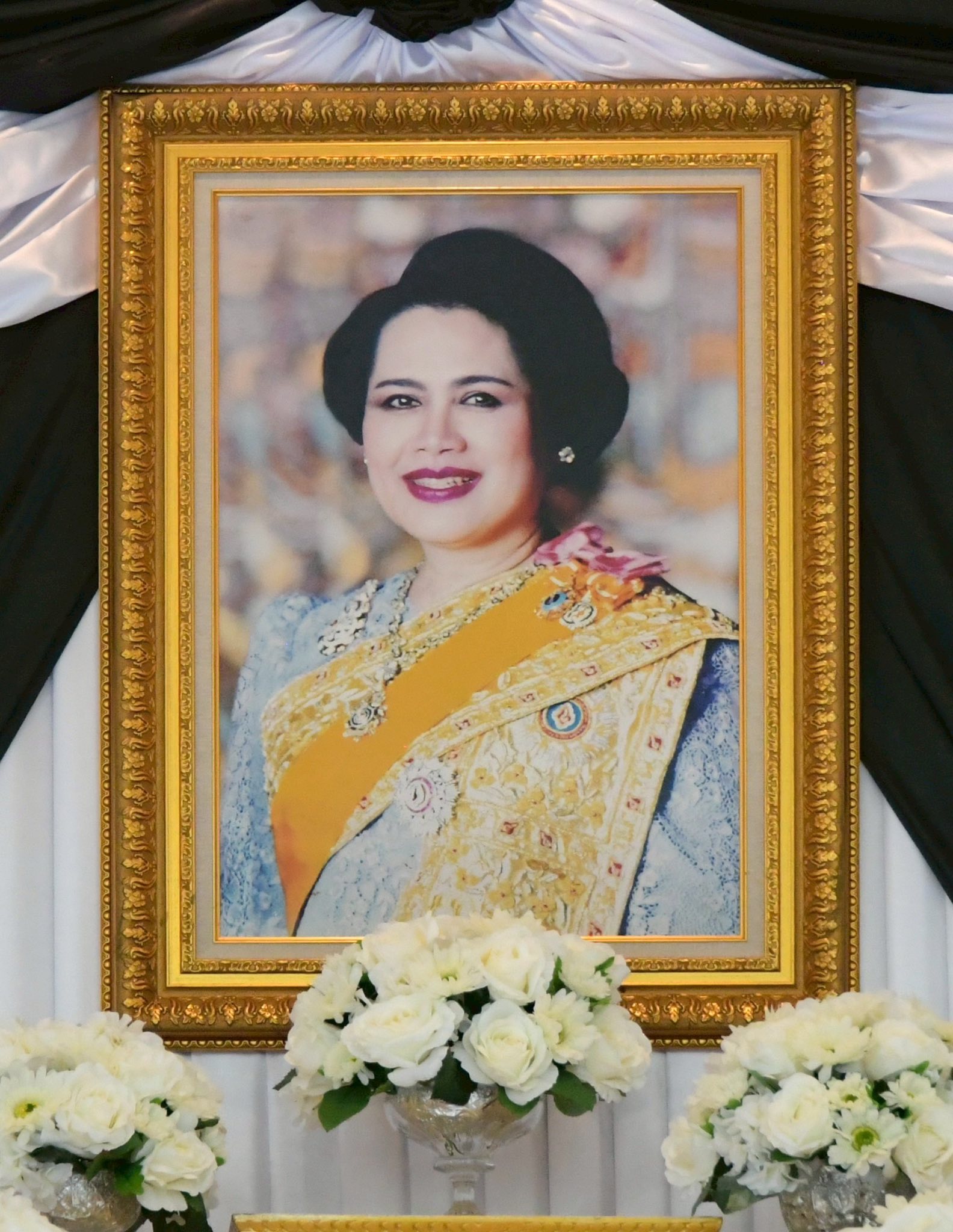 กรมชลประทาน กระทรวงเกษตรและสหกรณ์ ร่วมเฝ้าทูลละอองธุลีพระบาทถวายบังคมพระบรมศพ “สมเด็จพระบรมราชชนนีพันปีหลวง”