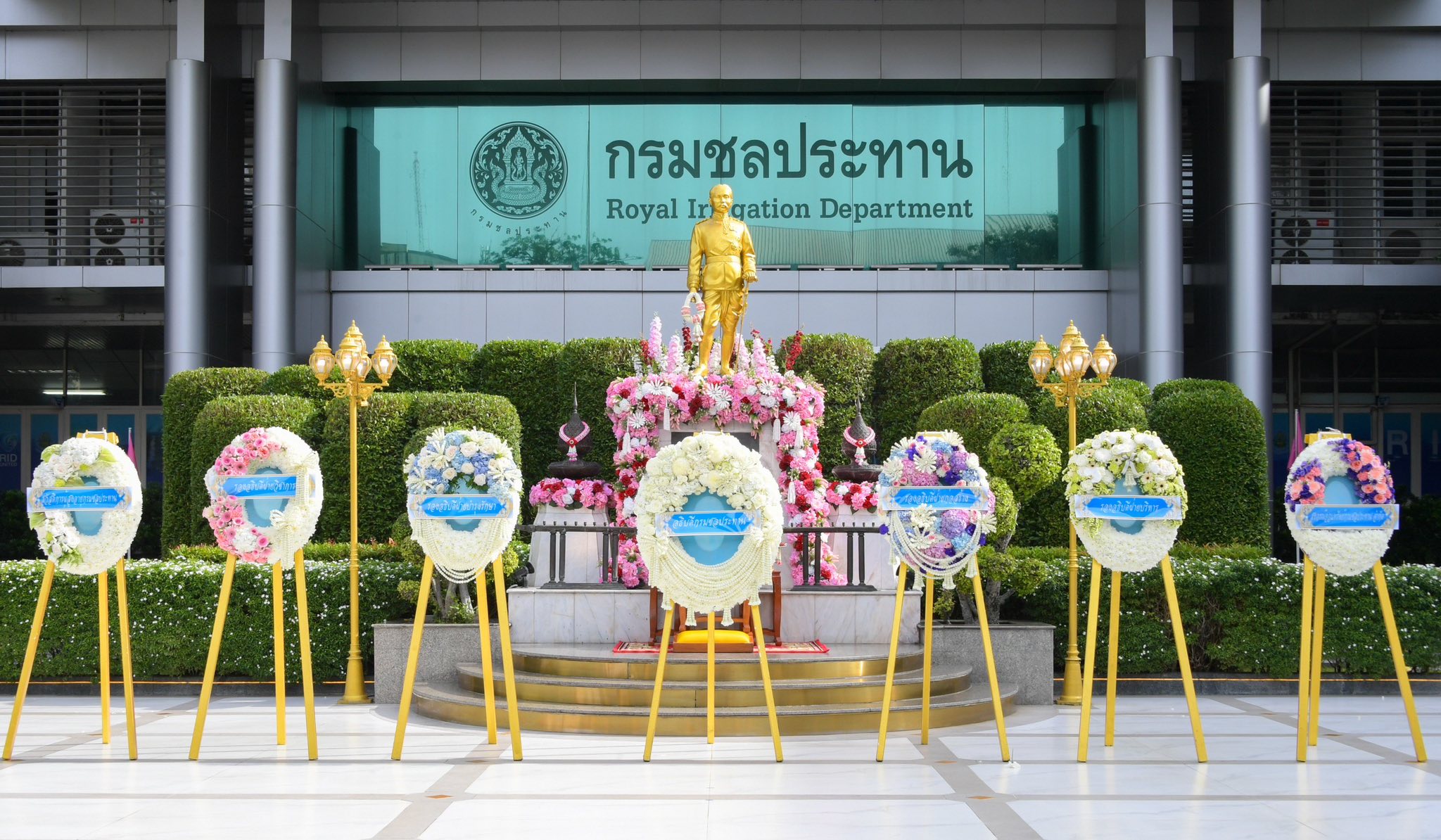 กรมชลฯ จัดพิธีวางพวงมาลาน้อมรำลึกพระมหากรุณาธิคุณ “สมเด็จพระปิยมหาราช” รัชกาลที่ 5