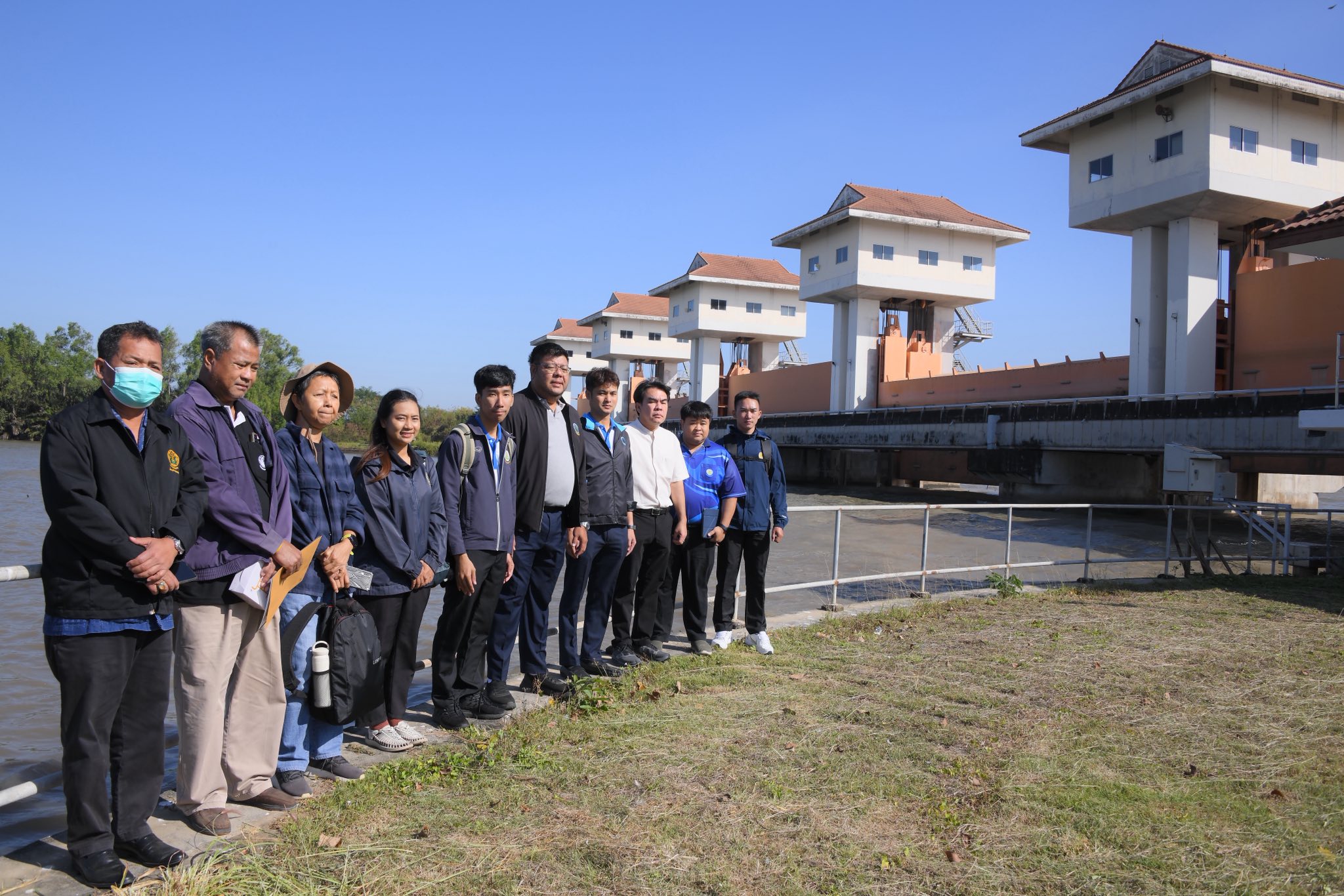 ชป.นำคณะสื่อมวลชนสัญจร ติดตามการบริหารจัดการน้ำลุ่มน้ำบางปะกง–นครนายก 