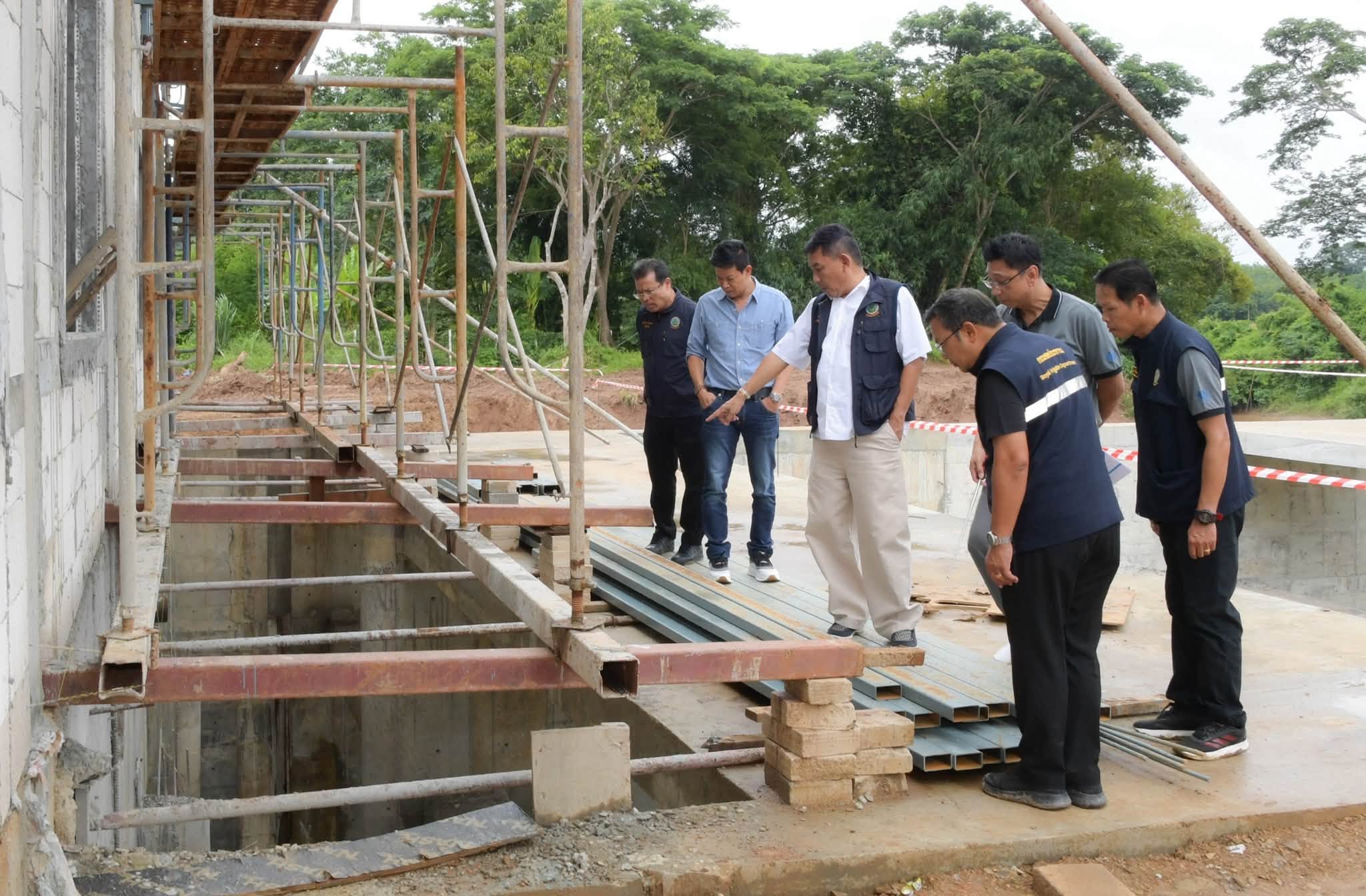 อธิบดีกรมชลประทาน เร่งเดินหน้าก่อสร้างระบบกระจายน้ำโครงการประตูระบายน้ำศรีสองรักฯ จ.เลย