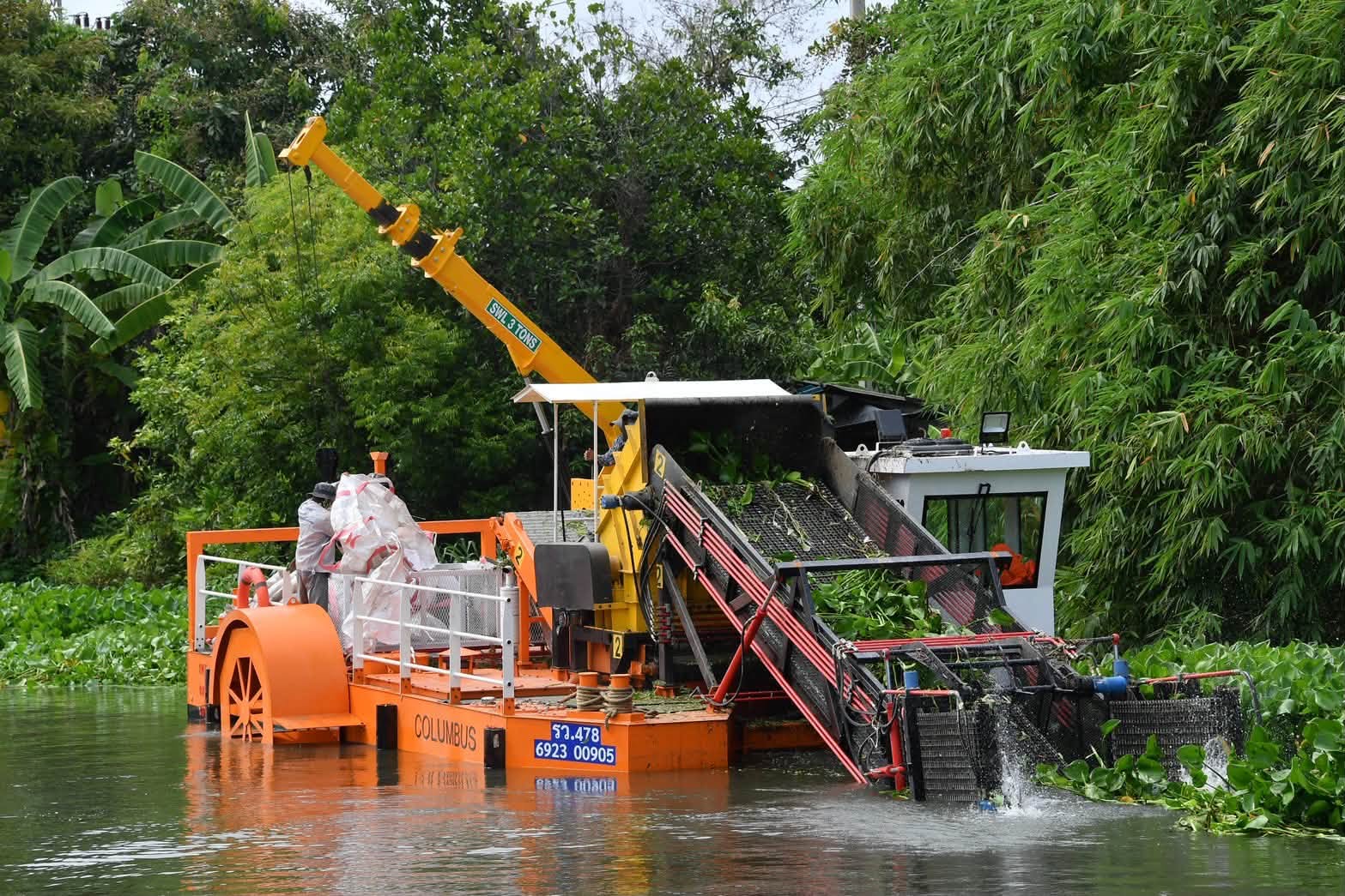 กรมชลฯ นำร่องเรือนวัตกรรมใหม่ กำจัดผักตบชวาคลองมหาสวัสดิ์