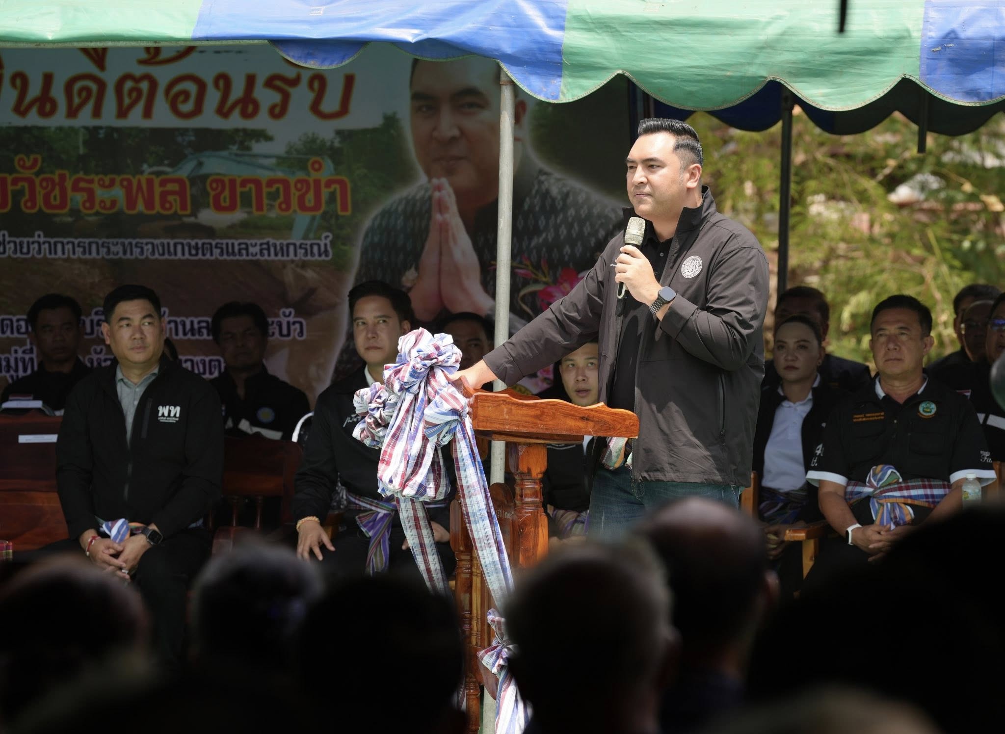 รมต.วัชระพลฯ เยือนเมืองน้ำดำ ลุยแก้น้ำแล้ง/น้ำท่วม ให้ชาวกาฬสินธุ์
