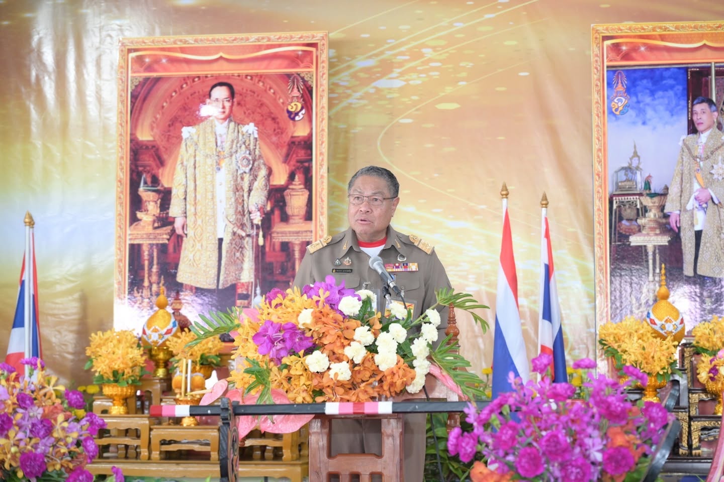 องคมนตรี เปิดงาน 